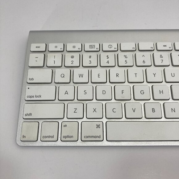 Genuine Apple A1314 Bluetooth Aluminum Keyboard Silver Compact - TESTED - Picture 2 of 8
